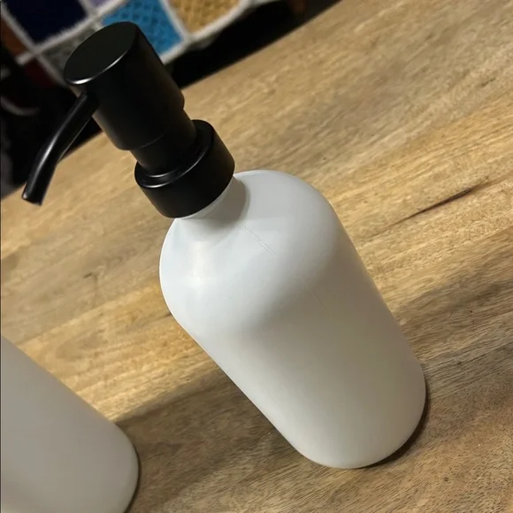 White glass Soap Dispenser Set with Black Pumps and labels - Picture 14 of 16